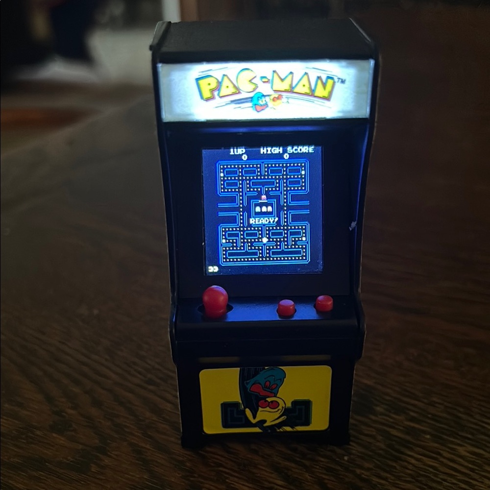 Mini Pac-Man Keychain Arcade Console - Picture 7 of 9